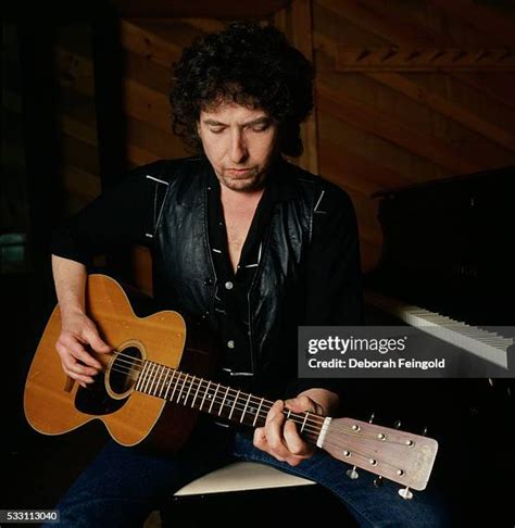 1,036 Bob Dylan Guitar Stock Photos, High-Res Pictures, and Images ...