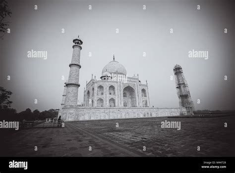 Taj mahal calligraphy hi-res stock photography and images - Alamy