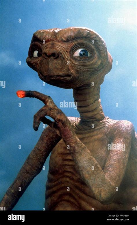 Alien e t extra terrestrial 1982 hi-res stock photography and images ...