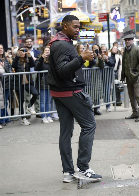 GMA's Michael Strahan ditches suit for comfy sweats and sneakers in off ...