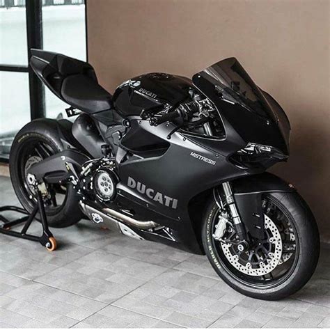 All black #Ducati #BIKERS #motorcycle #sportbike #bikelife #bike #superbikes https://buff.ly ...