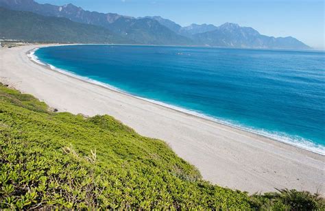 Located at the north end of Hualien City, Qixingtan Beach (七星潭) is one of the most beautiful ...