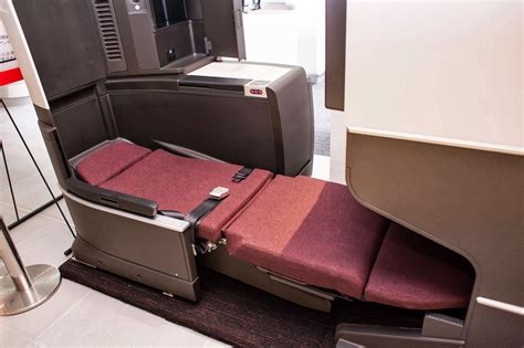 Experience the JAL SKY SUITE 767 seats at JAL SKY MUSEUM - JAL Flyer