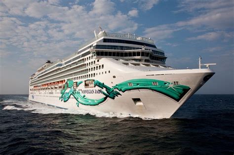 Norwegian Jade Cabins, Staterooms & Suite Pictures- Norwegian Cruise ...