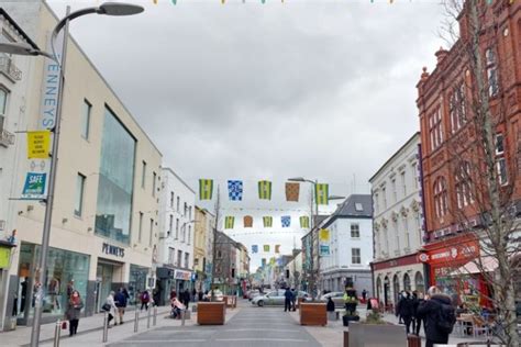 Flags and bunting to welcome GAA fans bring colour to Tralee town centre | RadioKerry.ie