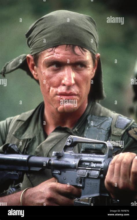 Willem dafoe platoon 1986 hi-res stock photography and images - Alamy