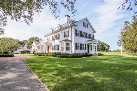 ICONIC VILLAGE ESTATE ON MARTHAS VINEYARD | Massachusetts Luxury Homes ...