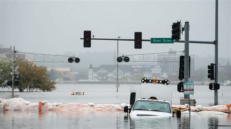 Davenport flooding: Mississippi River is higher than in 1993 — and rising