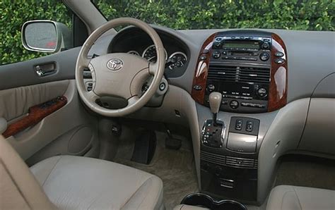 2004 Toyota Sienna Pictures - 41 Photos | Edmunds