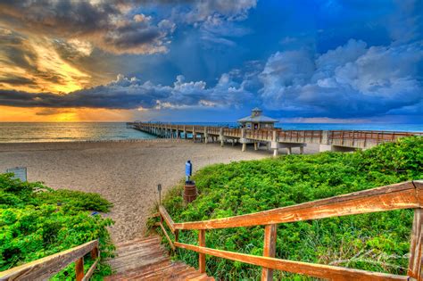 Amazing Cloud Formation at Juno Beach Pier