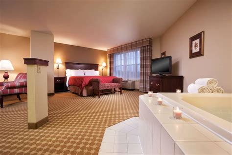 Iowa Hotels with Jacuzzi in Room ️ Romantic Getaways