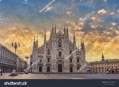 Milan Italy Sunrise City Skyline Milano Stock Photo 1921760588 ...