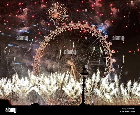 New years London firework celebration for 2023 from the London eye Stock Photo - Alamy