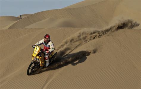 Dakar Rally drivers race across Peru's dunes during stage four