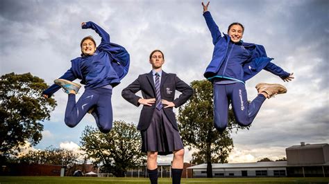 School uniforms: Experts call for sports uniforms to be worn five days a week | Herald Sun