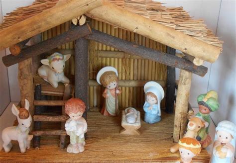 Vintage 1970's Hallmark Nativity Set by Mary Hamilton PLUS a Vintage "Stable" | #1842032335