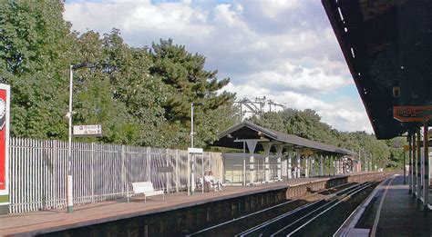 Oxted Station © Ben Brooksbank :: Geograph Britain and Ireland