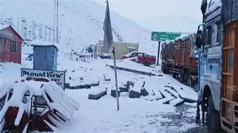 Manali-Leh highway covered with snowfall; police issues travel advisory