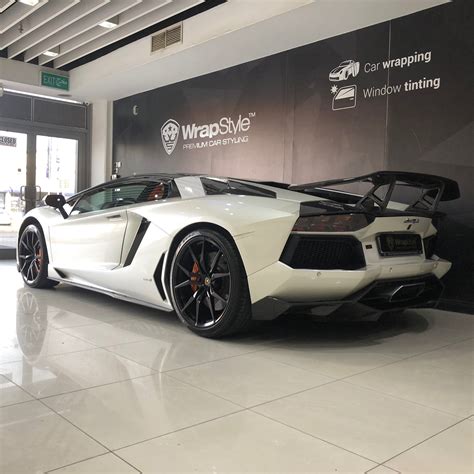 Lamborghini Aventador - Silver Gloss wrap | WrapStyle