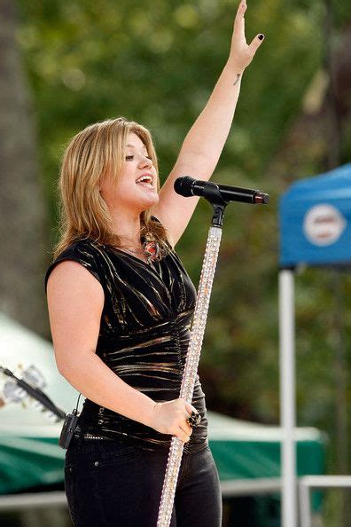 More Pics of Kelly Clarkson Heart Tattoo in 2022 | Kelly, Heart tattoo, Kelly clarkson