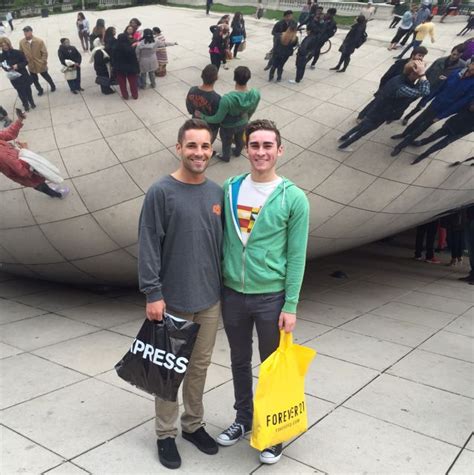 A Chicago's Cloud Gate (bean) sculpture selfie. Beans, Clouds ...