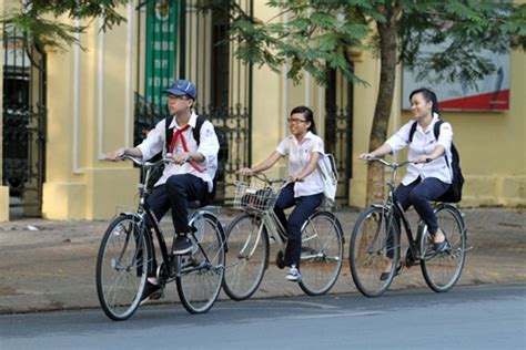 Những việc nên làm và không nên làm khi điều khiển xe đạp để tham gia giao thông an toàn