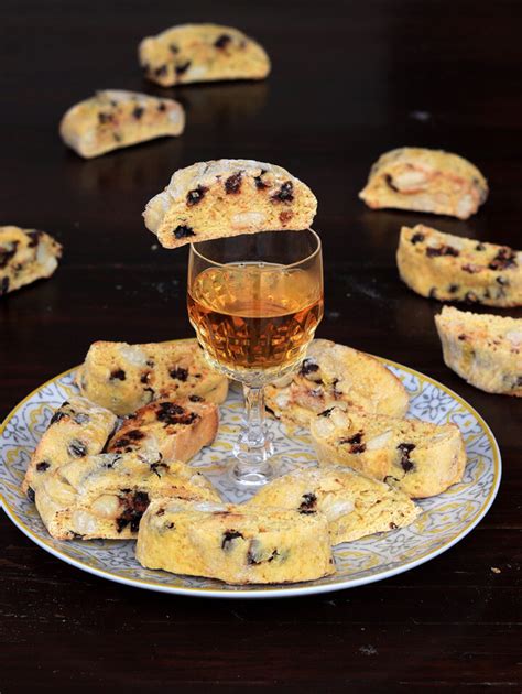 CANTUCCI E VIN SANTO biscotti toscani da inzuppare nel vino liquoroso