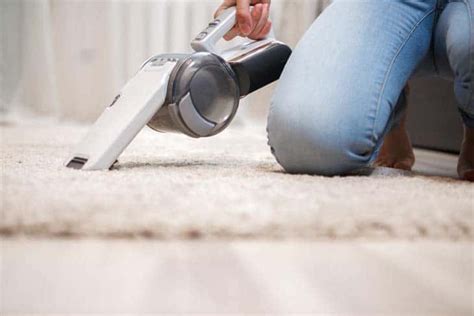 What is the Best Cordless Vacuum for Hardwood Floors