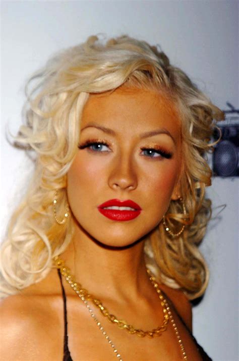 Hollywoodish: Christina Aguilera's Makeup