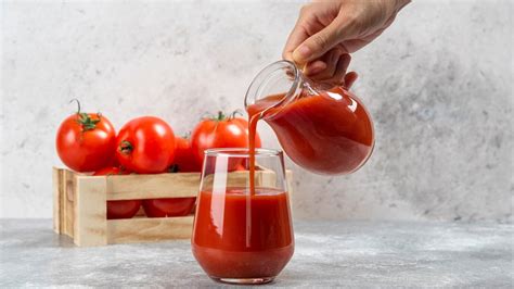 7 Reasons Why Drinking Tomato Juice Is Good For Health | OnlyMyHealth