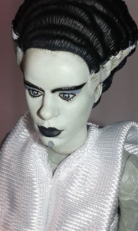 Universal Monsters Bride of Frankenstein Figure Silver Screen Edition ...