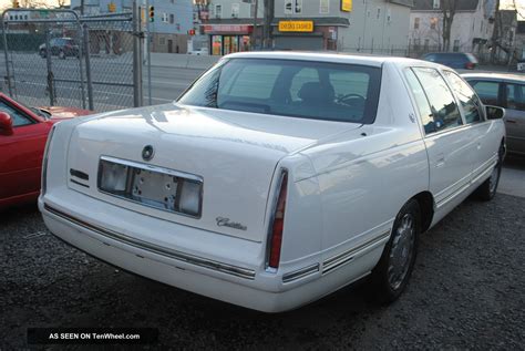 1999 Cadillac Deville Base Sedan 4 - Door 4. 6l