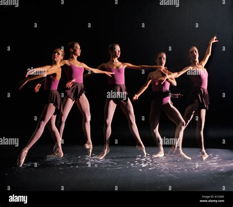 Pirouette ballet hi-res stock photography and images - Alamy