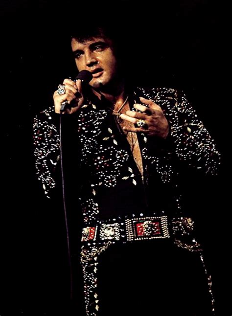 ELVIS LIVE ON STAGE IN 1972 | Elvis jumpsuits, Elvis presley concerts ...