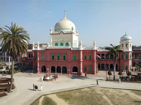 Darul Uloom Deoband Not Recognised By UP Madrasa Board, Finds Survey ...