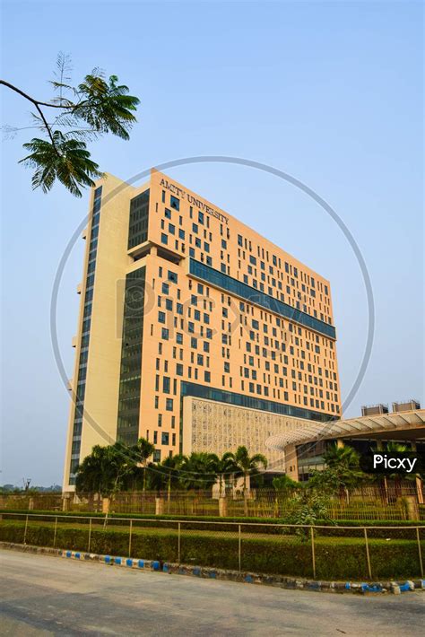 Image of Exterior view of Amity university Kolkata campus-ET553017-Picxy