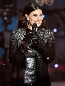 Idina Menzel Singing National Anthem at Super Bowl XLIX : People.com