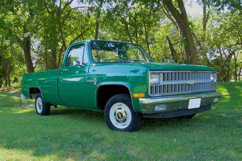 1981 CHEVROLET C10 PICKUP - Front 3/4 - 211065