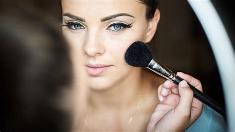 Makeup Guide for Sensitive Skin Type That Can Help You Getting Your Desired Look – Brownswood Blog