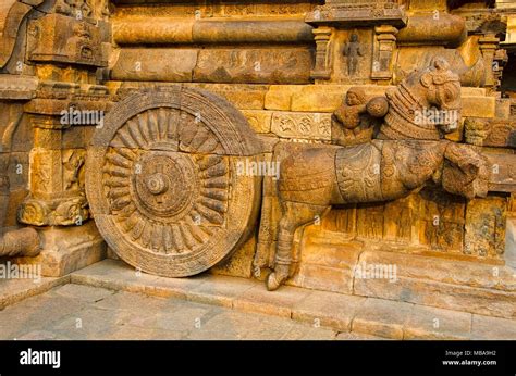 Carving details on Airavatesvara Temple, Darasuram, near Kumbakonam, Tamil Nadu, India. Hindu ...