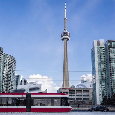 Cn Tower : Cn Tower Light Show For Canada Day Toronto : This article ...