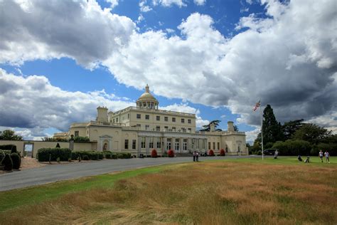 Ambani’s Reliance Buys Iconic Stoke Park for $79 Million - Bloomberg