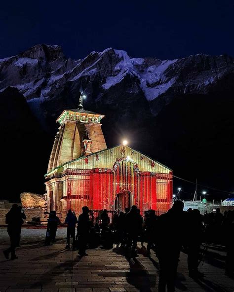 Kedarnath night view | Temple photography, Photo background images, Best background images