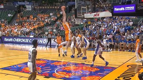 Kansas loses Dalton Knecht for alley-oop dunk - ESPN Video