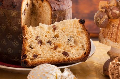 Panettone, Traditional Italian Christmas Cake Stock Photo - Image of milan, dinner: 35185824