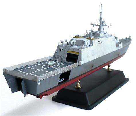 The Great Canadian Model Builders Web Page!: USS Fort Worth LCS-3