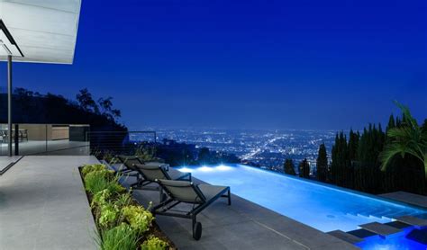 Hollywood Hills West Modern Home with Breathtaking Views