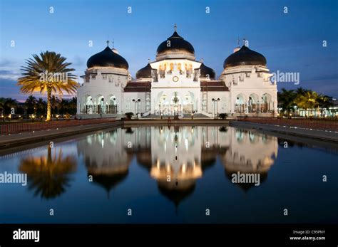 Baiturrahman Mosque, Banda Aceh, Sumatra, Indonesia at sunset Stock ...