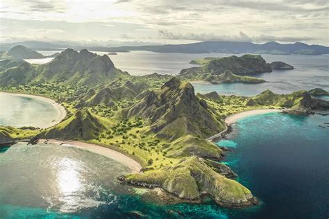 Best Time to Visit Labuan Bajo Komodo Island for Holiday - KomodoLuxury