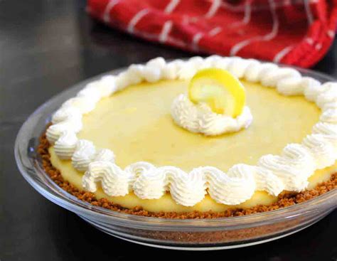 Easy Lemon Icebox Pie - Kitch Me That